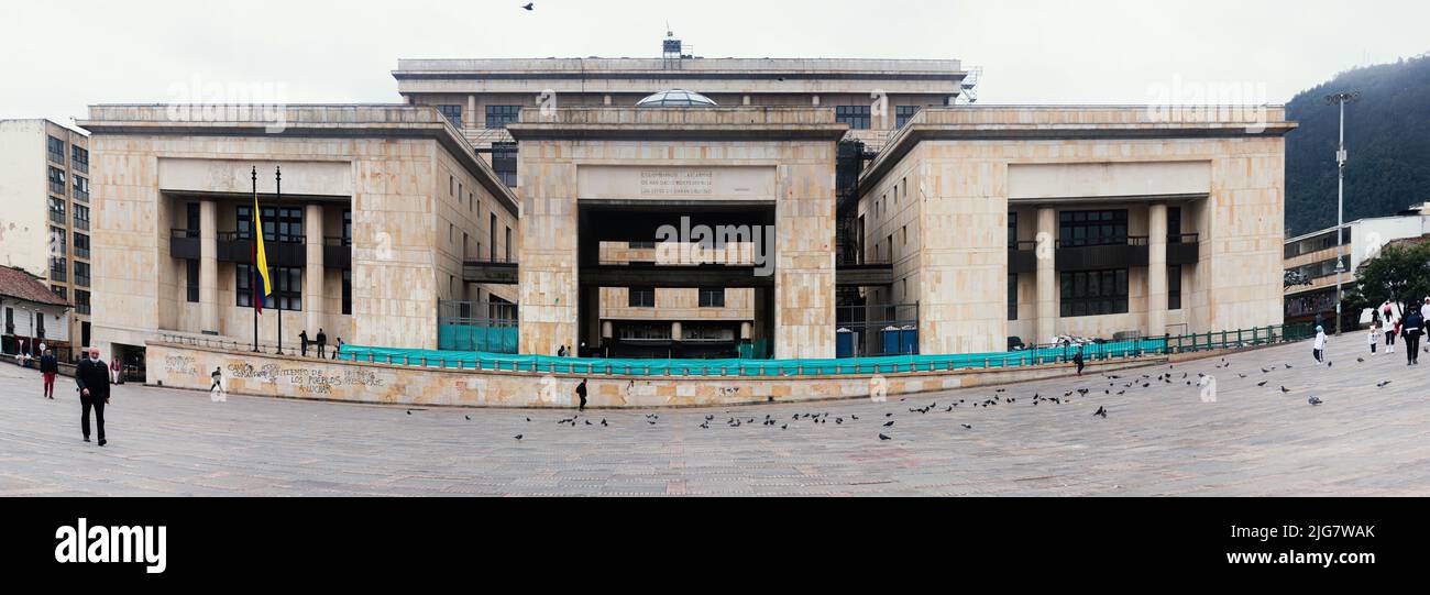 Justizpalast auf der Plaza de Bolívar, Sitz der Justizgewalt der Republik Kolumbien, 6. Juni 2022 Stockfoto