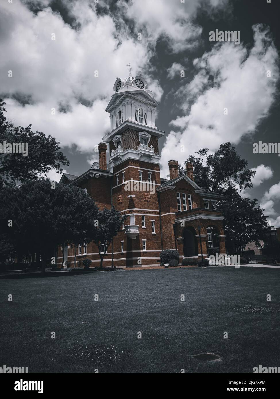 Eine vertikale Aufnahme des Gwinnett Historic Courthouse, Lawrenceville, Georgia, USA Stockfoto