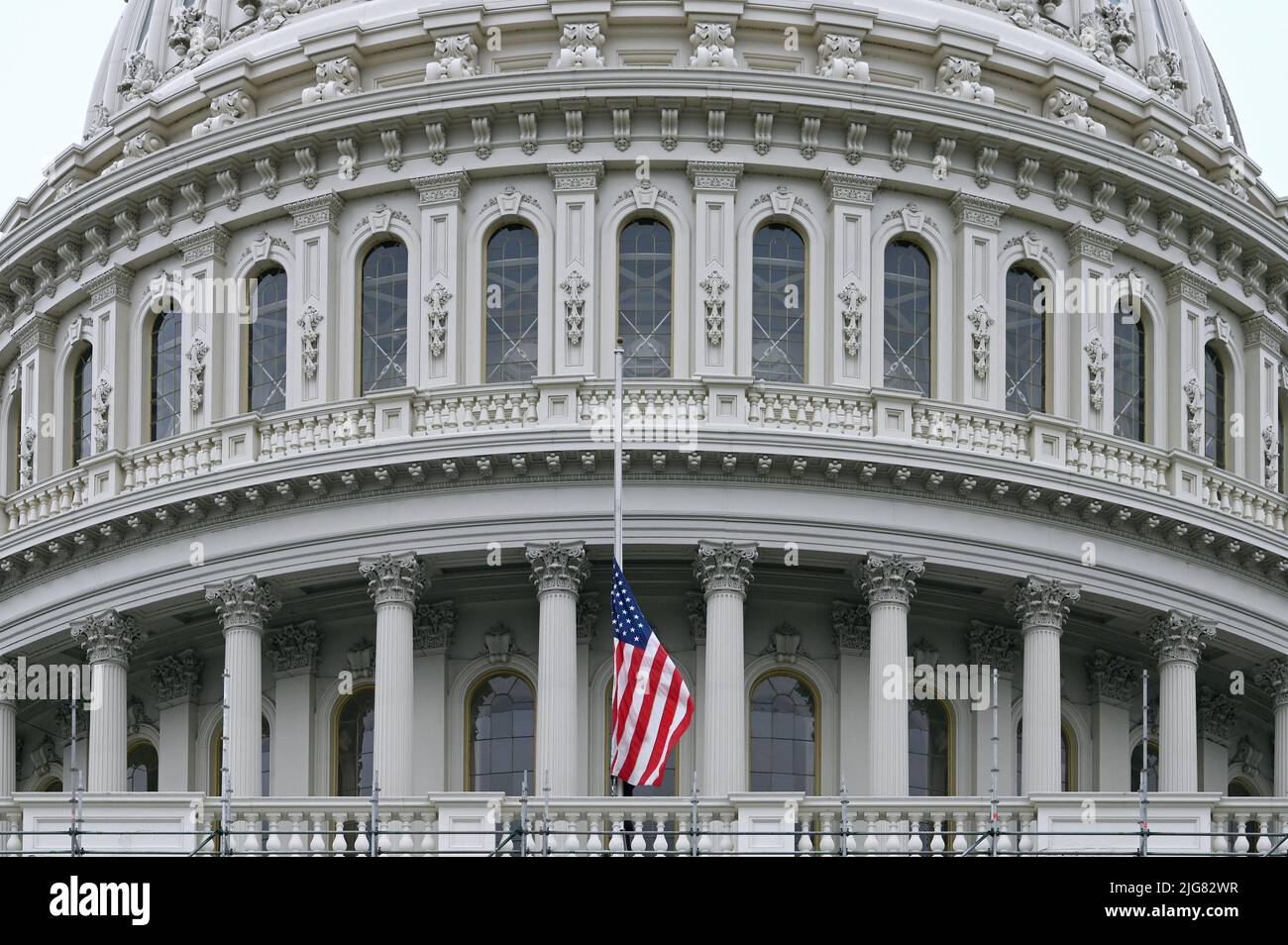 Halbmast am Kapitol der Vereinigten Staaten auf der National Mall; Washington, D.C. Stockfoto