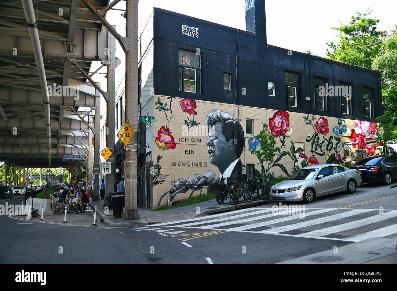 John F. Kennedy Wandgemälde im Berliner Bierkneipe in Georgetown; Washington D.C. Stockfoto