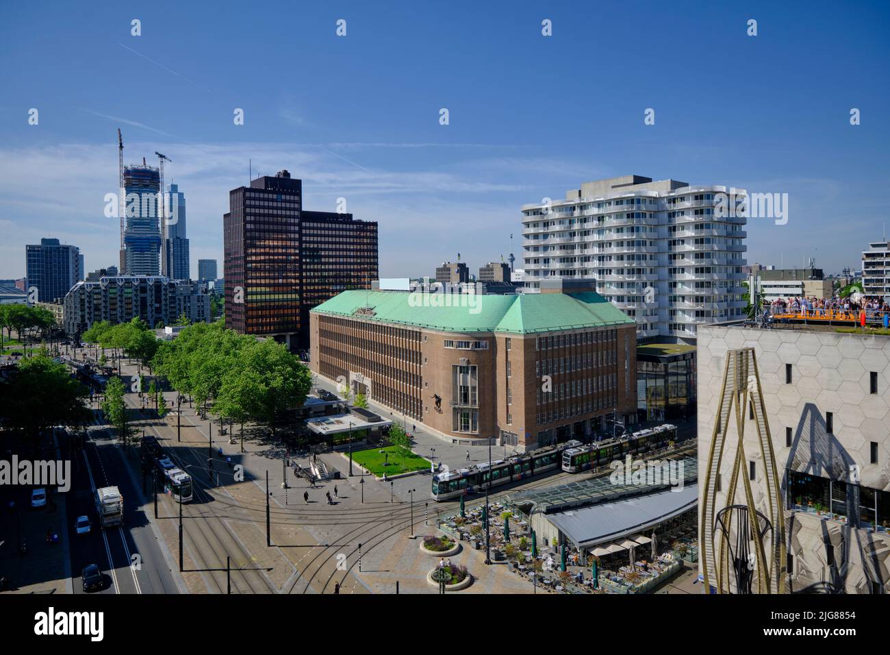 Rotterdam, Niederlande - Luftaufnahme entlang des zentralen Coolsingel Boulevards Stockfoto