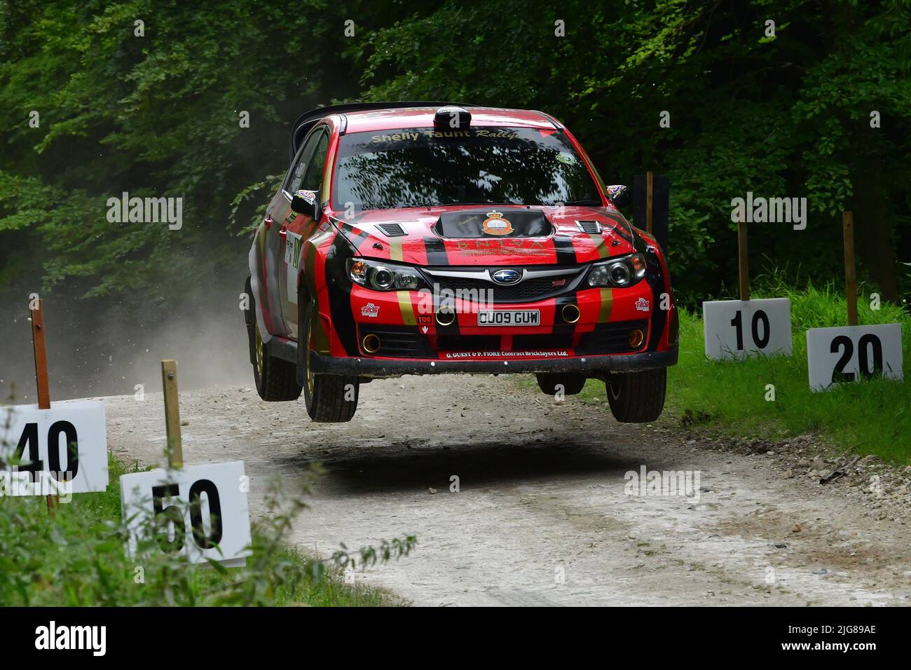 Alle vier Räder in der Luft, Shelly Taunt, Subaru Impreza, Dawn of Modern Rallye, Forest Rally Stage, Goodwood Festival of Speed, The Innovators - Ma Stockfoto