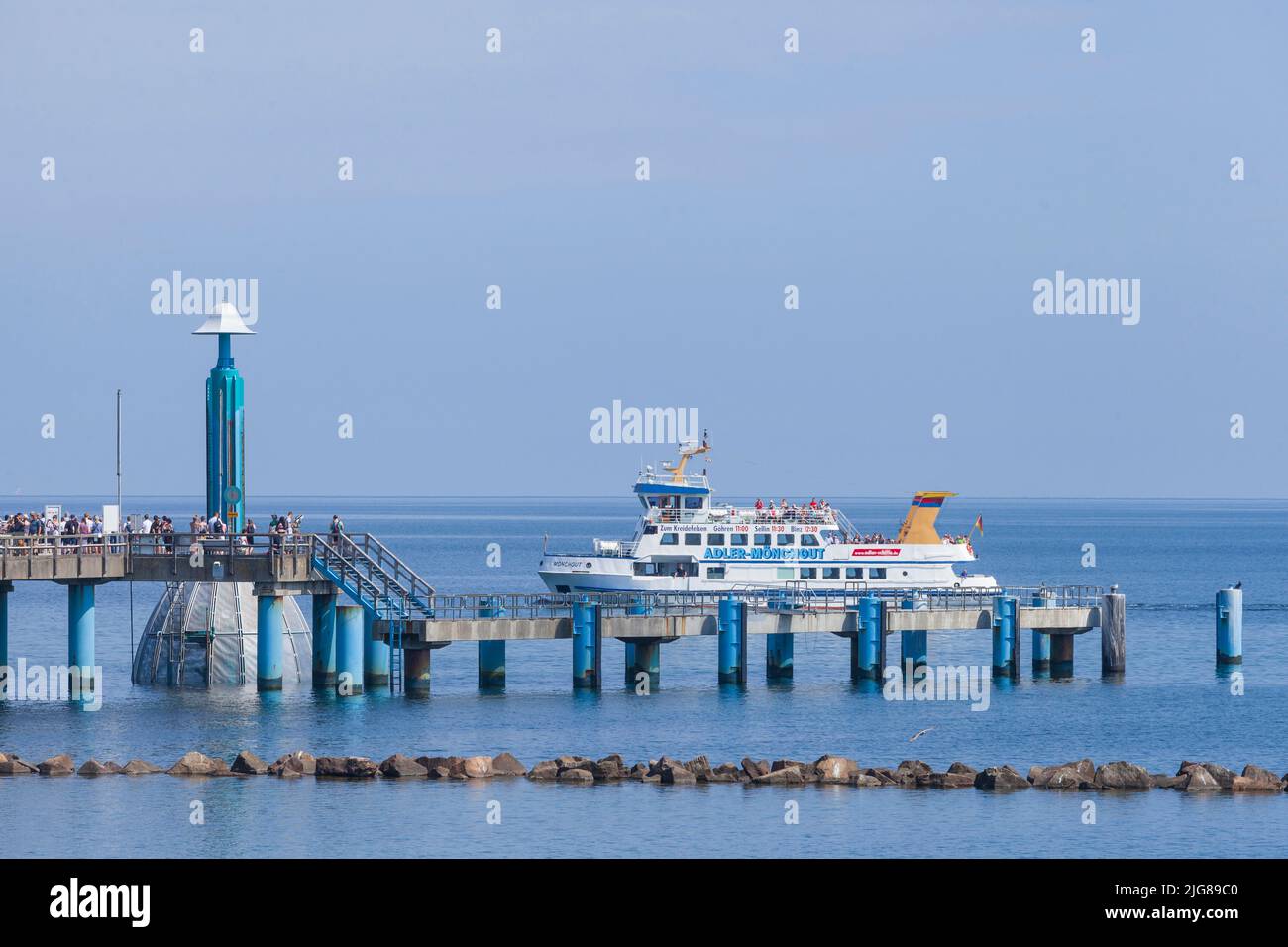 Taucherglocke und Schiff an der Seebrücke, Sellin, Insel Rügen, Mecklenburg-Vorpommern, Deutschland, Europa Stockfoto