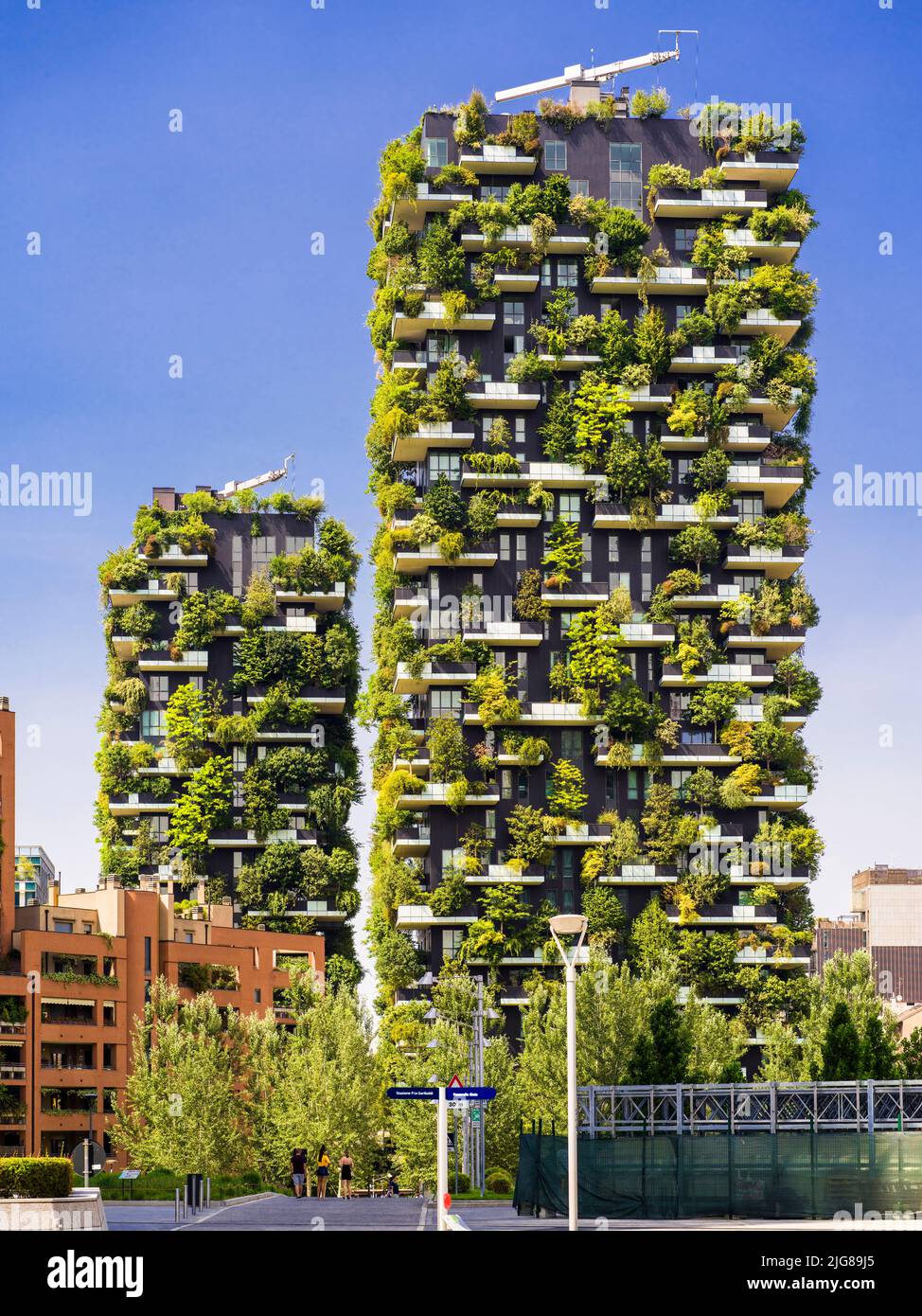 Italien, Mailand, grüne Architektur, Bosco Verticale Hochhauskomplex Stockfoto