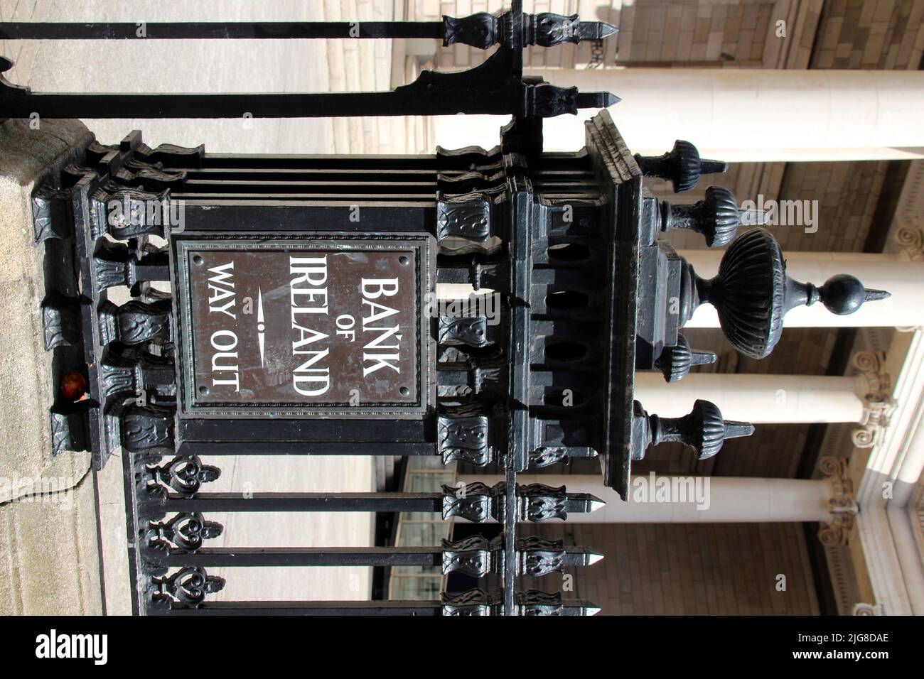 Irland, County Dublin, Dublin, Southside, Bank of Ireland, Eingang, Ausgang Stockfoto