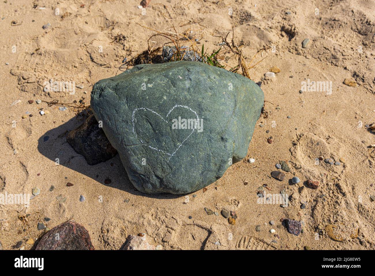 Altefähr, Rügen, Mecklenburg-Vorpommern, Deutschland, Strand, Stein, bemalt, Herzform Stockfoto