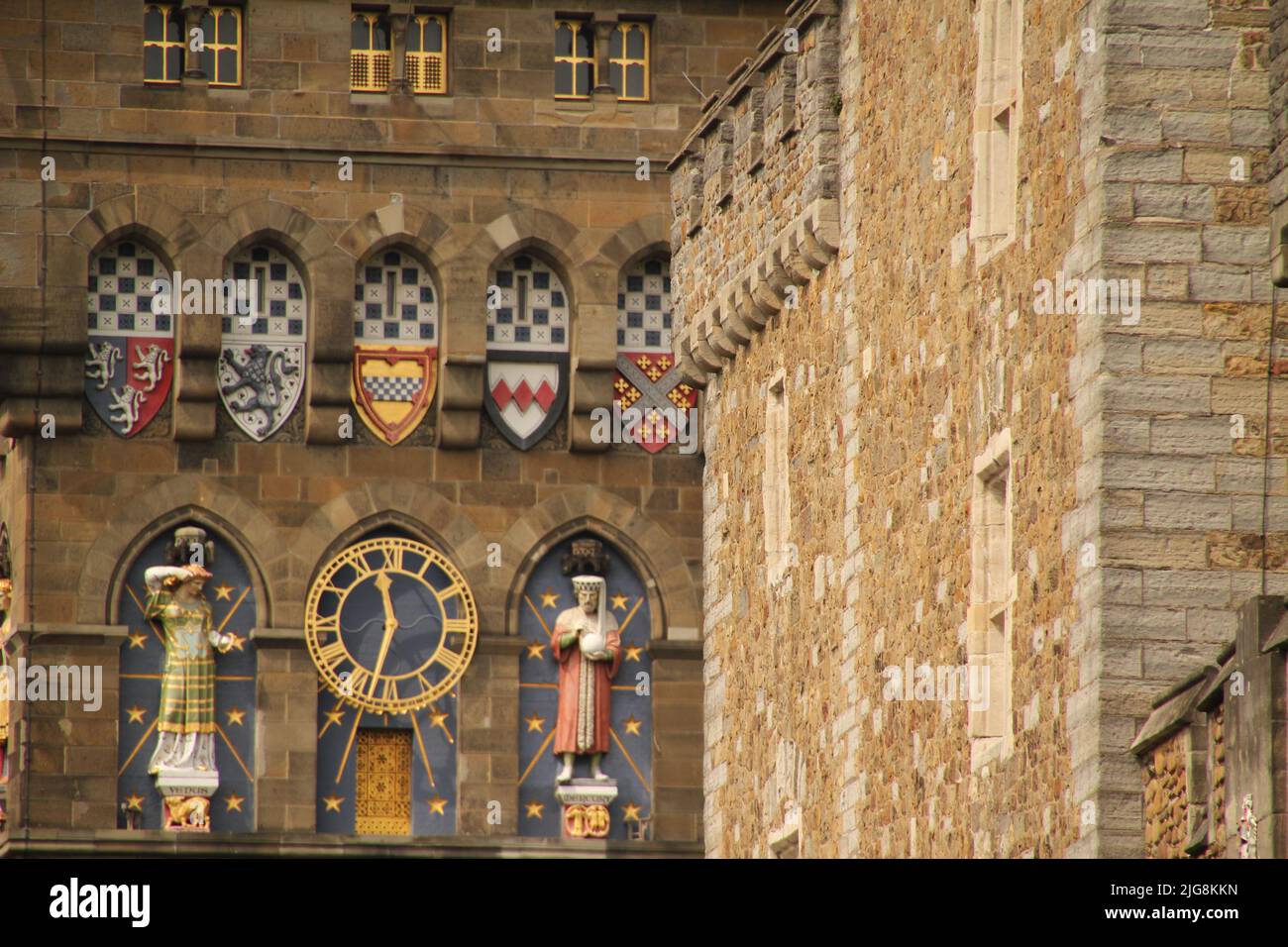 Der Blick auf einen Teil der Fassade des Cardiff Castle - historischen Gebäudes Stockfoto