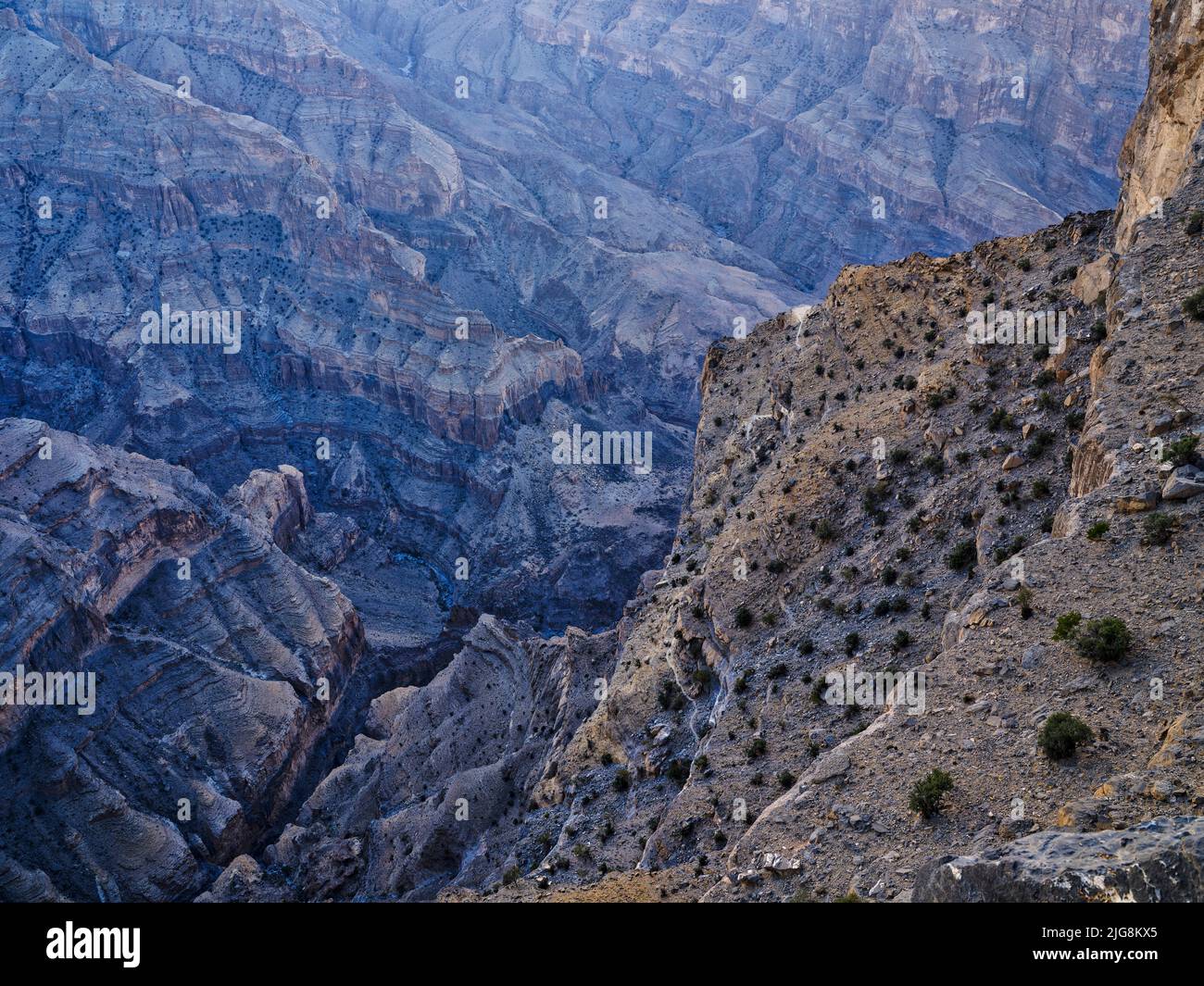 Sonnenaufgang am Aussichtspunkt von Jebel Shams, Oman. Stockfoto