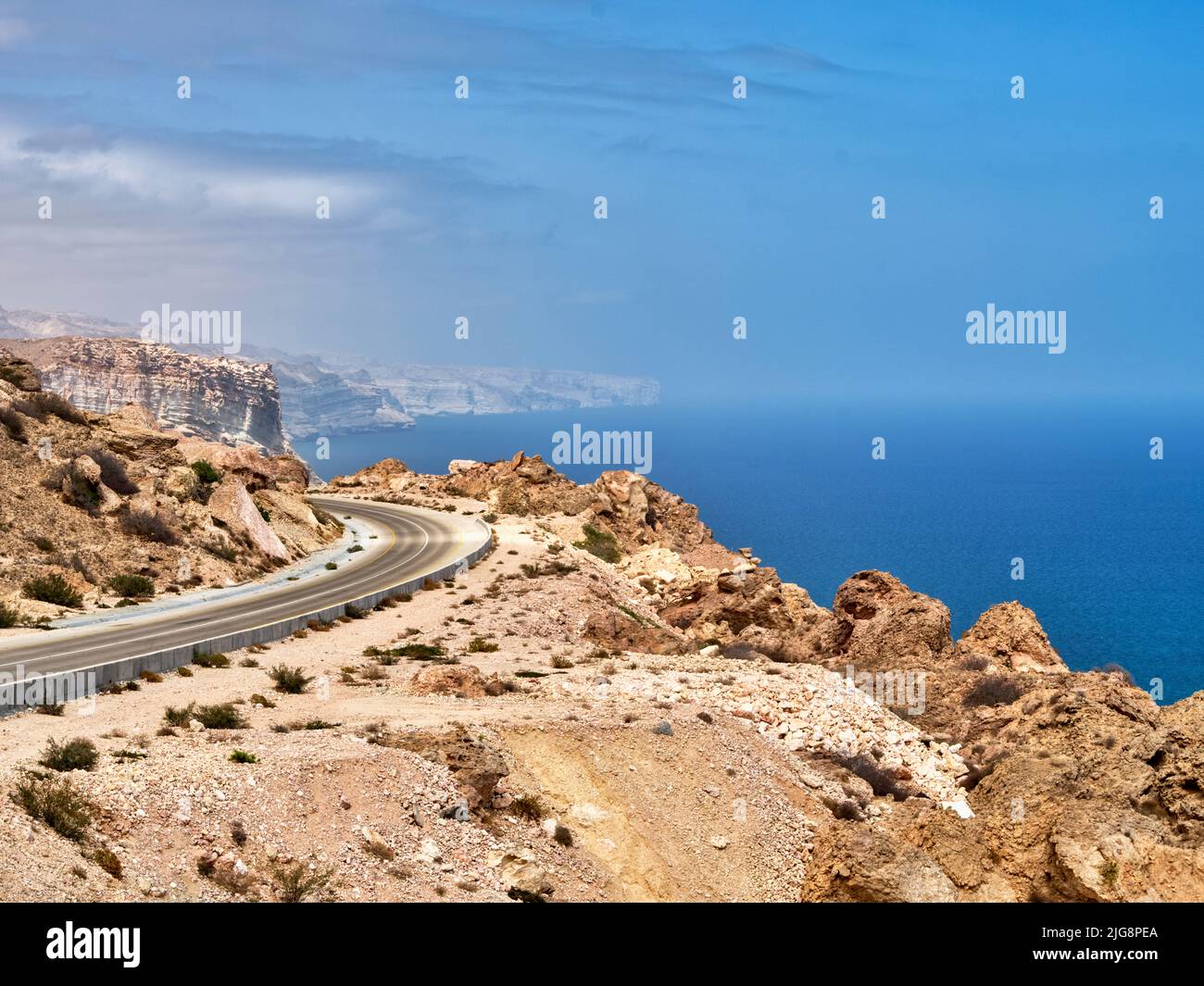 Entlang der Küstenstraße 42, zwischen Hasik und Ash Shuwaymiyyah, Oman. Stockfoto