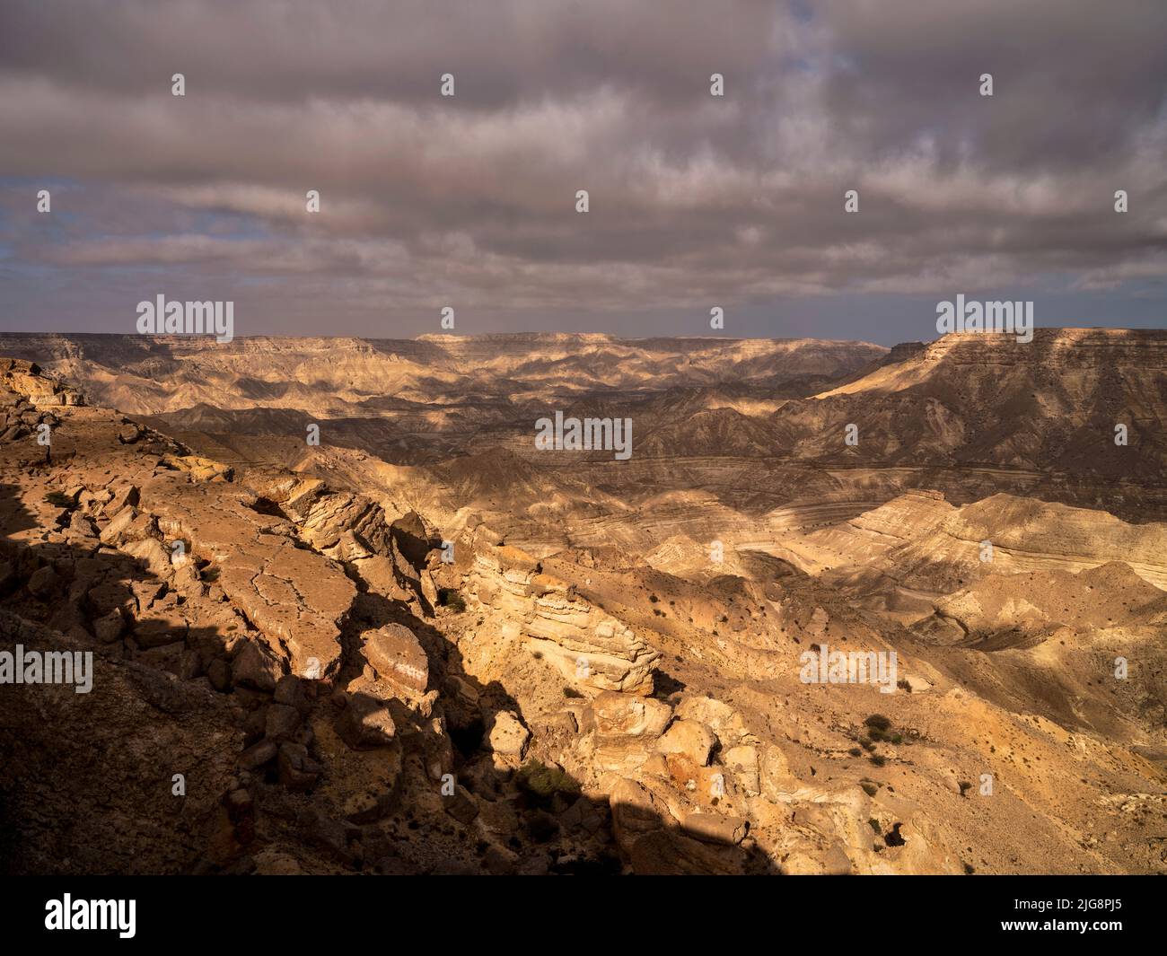 Entlang der Küstenstraße 42, zwischen Hasik und Ash Shuwaymiyyah, Oman. Stockfoto