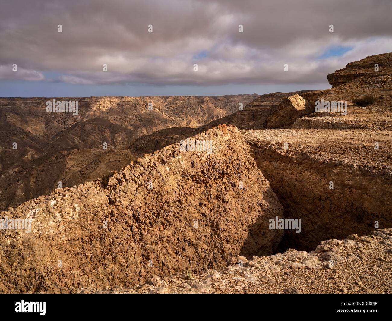 Entlang der Küstenstraße 42, zwischen Hasik und Ash Shuwaymiyyah, Oman. Stockfoto