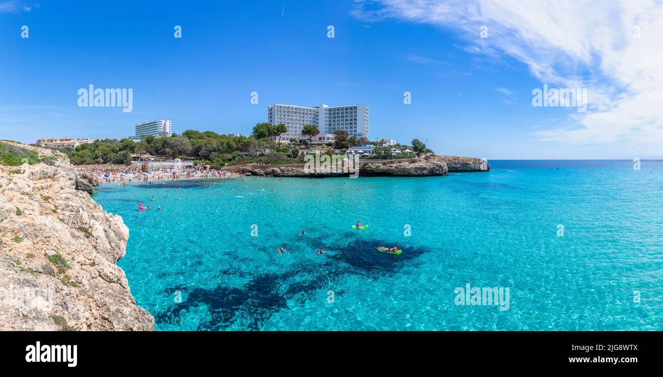 Spanien, Balearen, Mallorca, Gemeinde Manacor, Cales de Mallorca, Strand von Cala Domingos Gran, Luftaufnahme Stockfoto