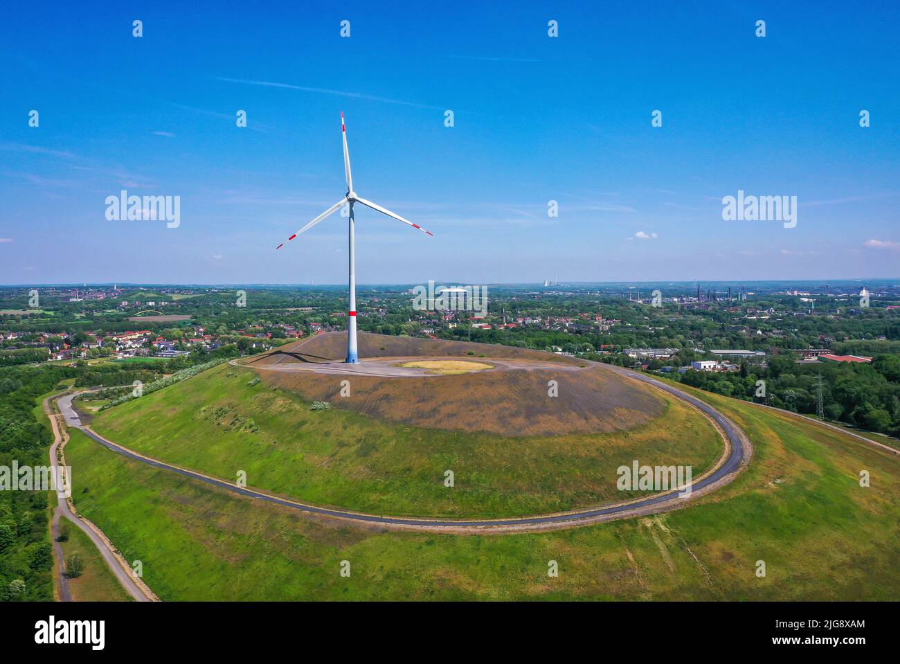 Windturbine auf der Mottbruchhalde, Gladbeck, Ruhrgebiet, Nordrhein-Westfalen, Deutschland, Europa Stockfoto