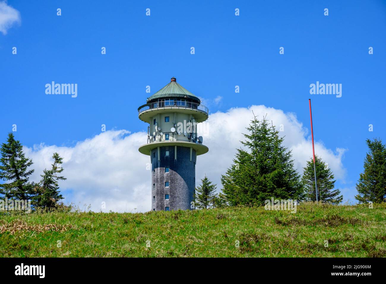 Deutschland, Baden-Württemberg, Schwarzwald, Feldberg, Blick auf den Feldbergturm. Stockfoto