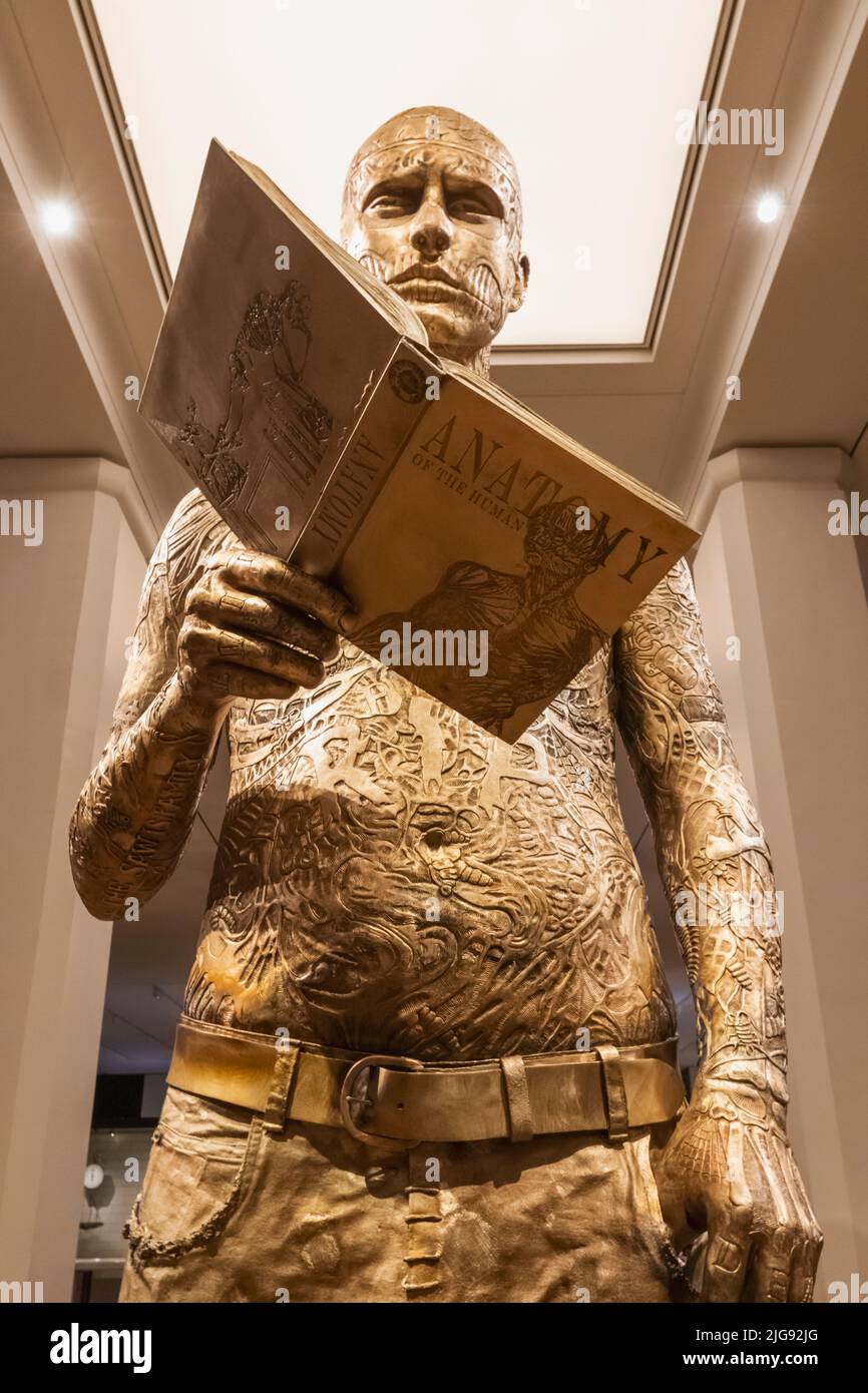 England, London, South Kensington, Science Museum, Skulptur mit dem Titel „Self-Conscious Gene“ von Mark Quinn aus dem Jahr 2018 Stockfoto