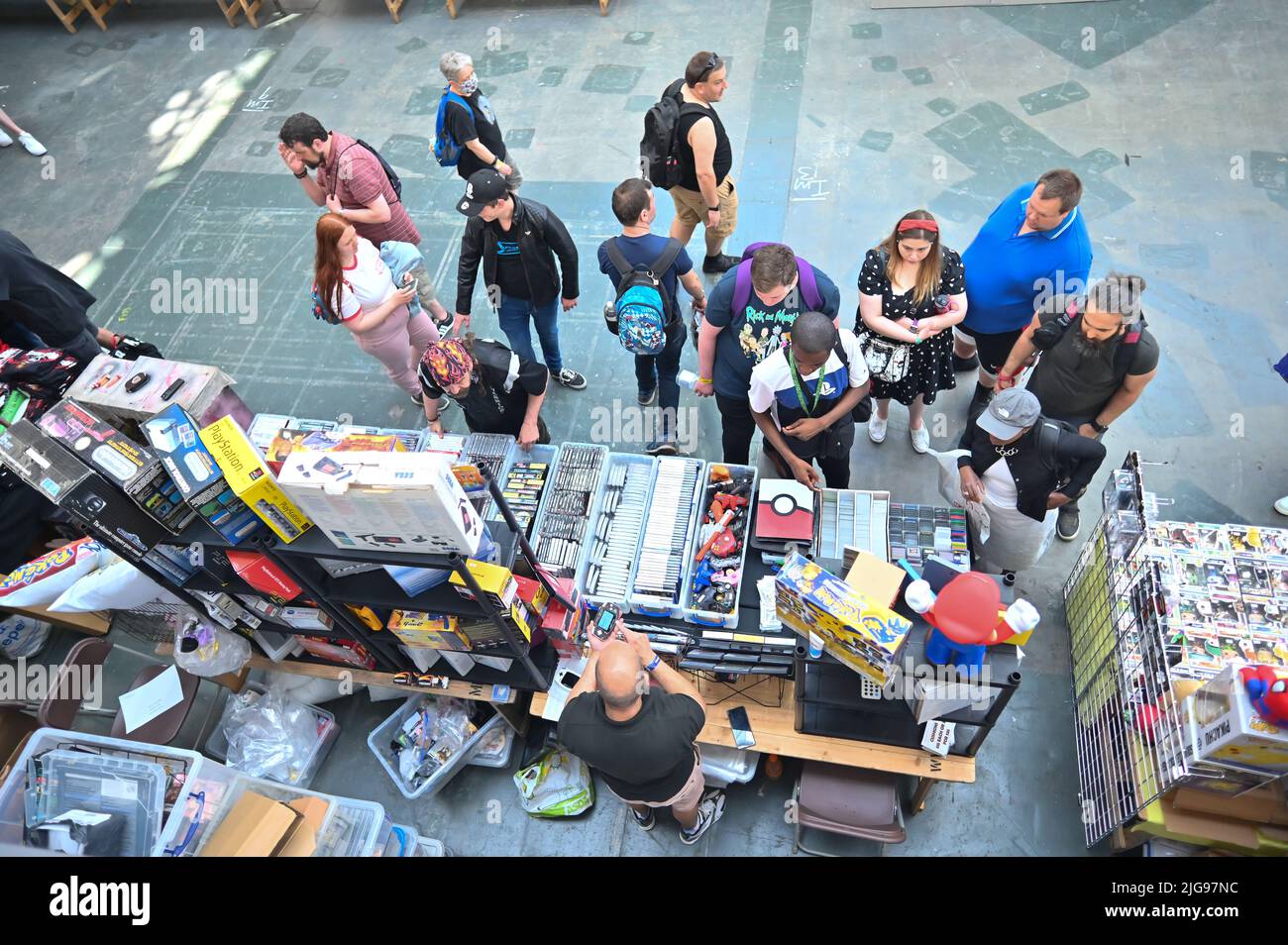 London, Großbritannien. 8.. Juli 2022. Der Eröffnungstag der London Film and Comic Con mit erstaunlicher Handwerkskunst, Künstler und Stars nahmen an der Autogrammstunde Teil. Leider, die sich auf Pressefotos im Olympia London, Großbritannien, beschränken. - 8. Juli 2022. Quelle: Siehe Li/Picture Capital/Alamy Live News Stockfoto