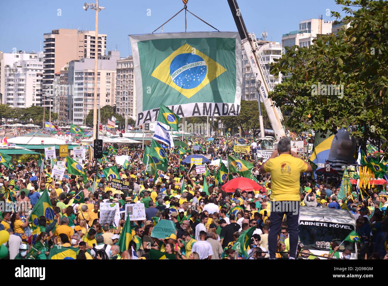 Anhänger des Präsidenten von Brasilien, Jair Bolsonaro, haben sich für die gedruckte Abstimmung in der Stadt von Rio de Janeiro/Brasilien ausgesprochen. Stockfoto