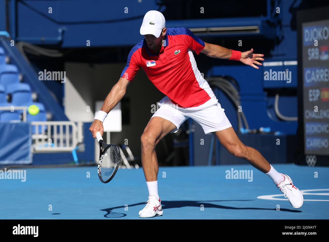 31.. JULI 2021 - TOKIO, JAPAN: Novak Djokovic aus Serbien ist während des Tennis Men's Singles Bronze Medal Match bei den Olympischen Spielen in Tokio 2020 in Aktion Stockfoto