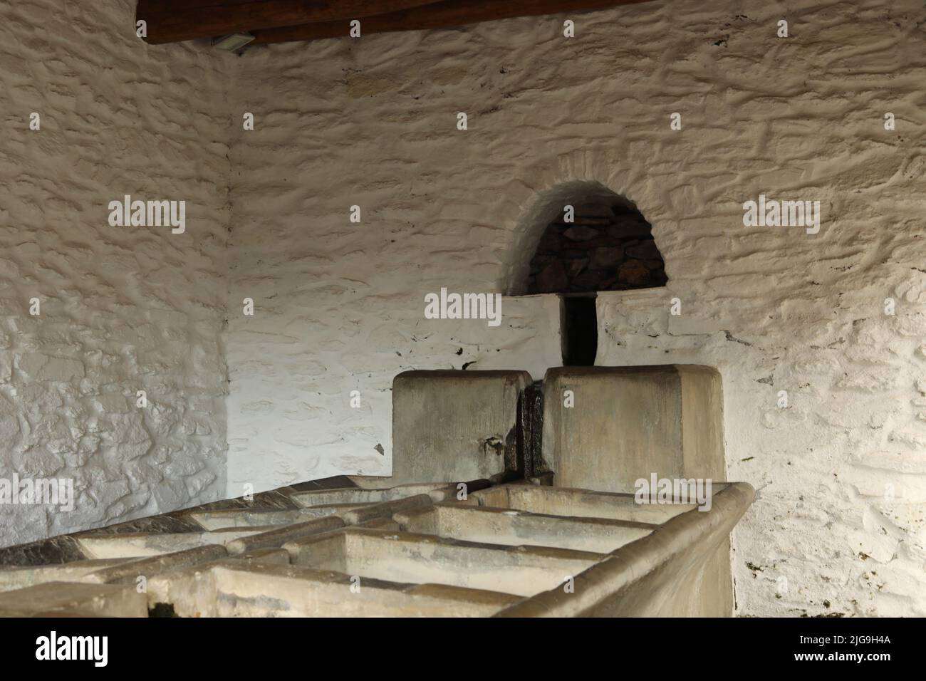 Handwäsche in Stein Platz in der Wahrzeichen Point of Interest in einem kleinen Dorf in den Bergen in Andalusien Spanien Stockfoto