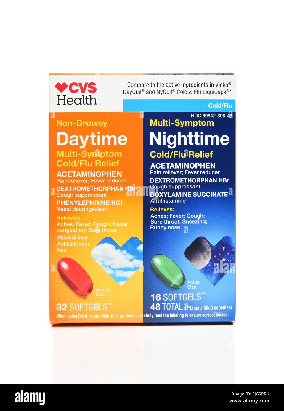 IRVINE, CALIFORNIA - 8 JUL 2022: Eine Schachtel mit CVS-Kapseln für die Tages- und Nachtaufnahmen von Multi-Symptom Cold Relief Capsules. Stockfoto