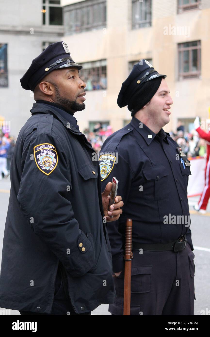 Sicherheit bei der Macy's Thanksgiving Day Parade, NYC, USA Stockfoto