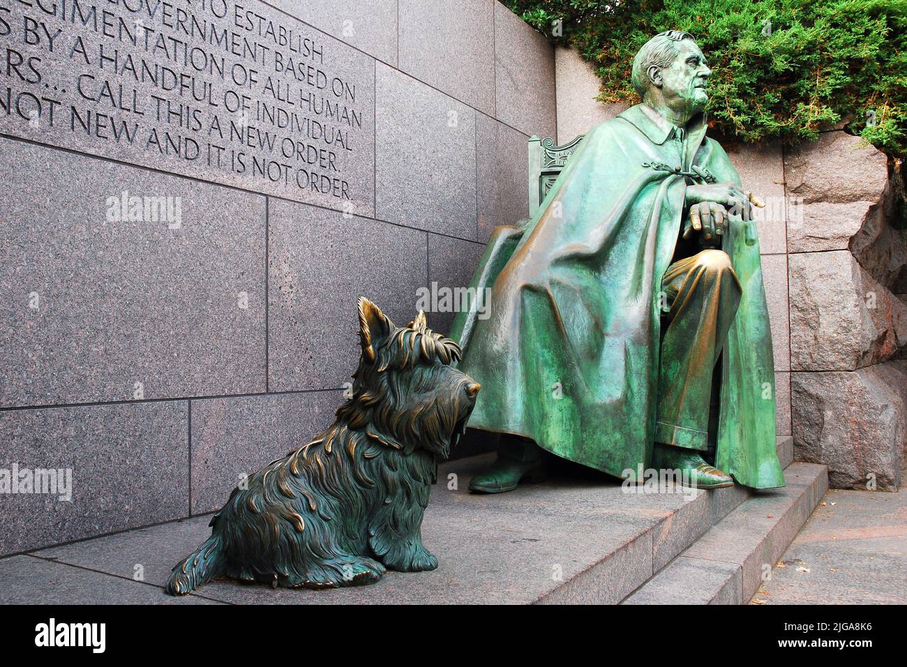 Eine Skulptur des Scotty Fala begleitet Präsident Franklin Roosevelt am FDR Memorial in Washington, DC Stockfoto