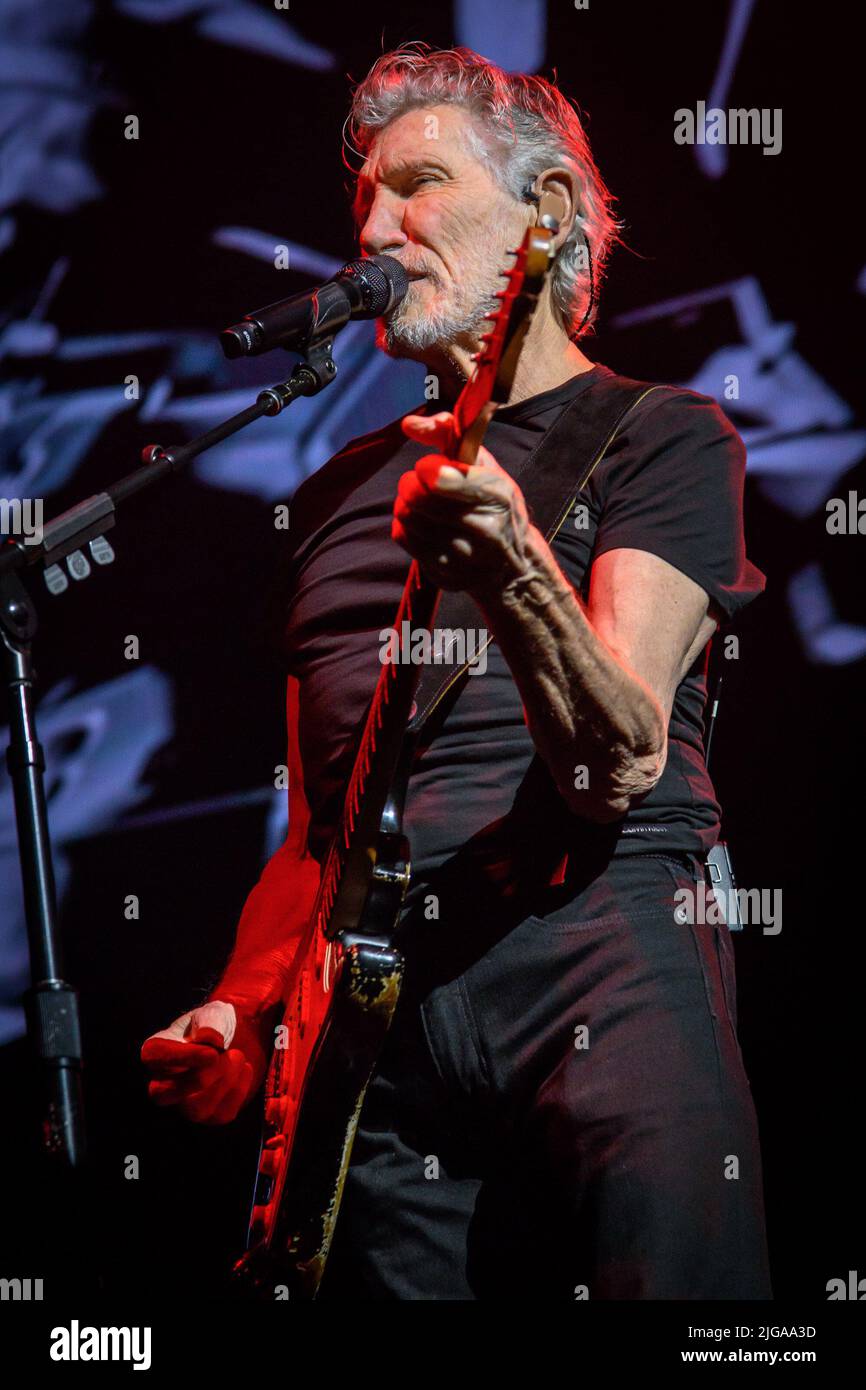 Toronto, Kanada. 08.. Juli 2022. Roger Waters, ein englischer Musiker, Singer-Songwriter, Komponist und Mitbegründer der progressiven Rockband Pink Floyd, tritt bei einer ausverkauften Show in der Scotiabank Arena in Toronto auf. Kredit: SOPA Images Limited/Alamy Live Nachrichten Stockfoto