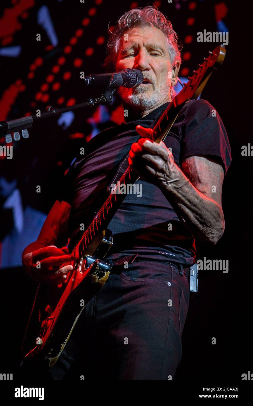 Toronto, Kanada. 08.. Juli 2022. Roger Waters, ein englischer Musiker, Singer-Songwriter, Komponist und Mitbegründer der progressiven Rockband Pink Floyd, tritt bei einer ausverkauften Show in der Scotiabank Arena in Toronto auf. Kredit: SOPA Images Limited/Alamy Live Nachrichten Stockfoto