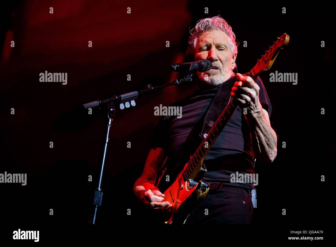 Toronto, Kanada. 08.. Juli 2022. Roger Waters, ein englischer Musiker, Singer-Songwriter, Komponist und Mitbegründer der progressiven Rockband Pink Floyd, tritt bei einer ausverkauften Show in der Scotiabank Arena in Toronto auf. (Foto von Angel Marchini/SOPA Images/Sipa USA) Quelle: SIPA USA/Alamy Live News Stockfoto