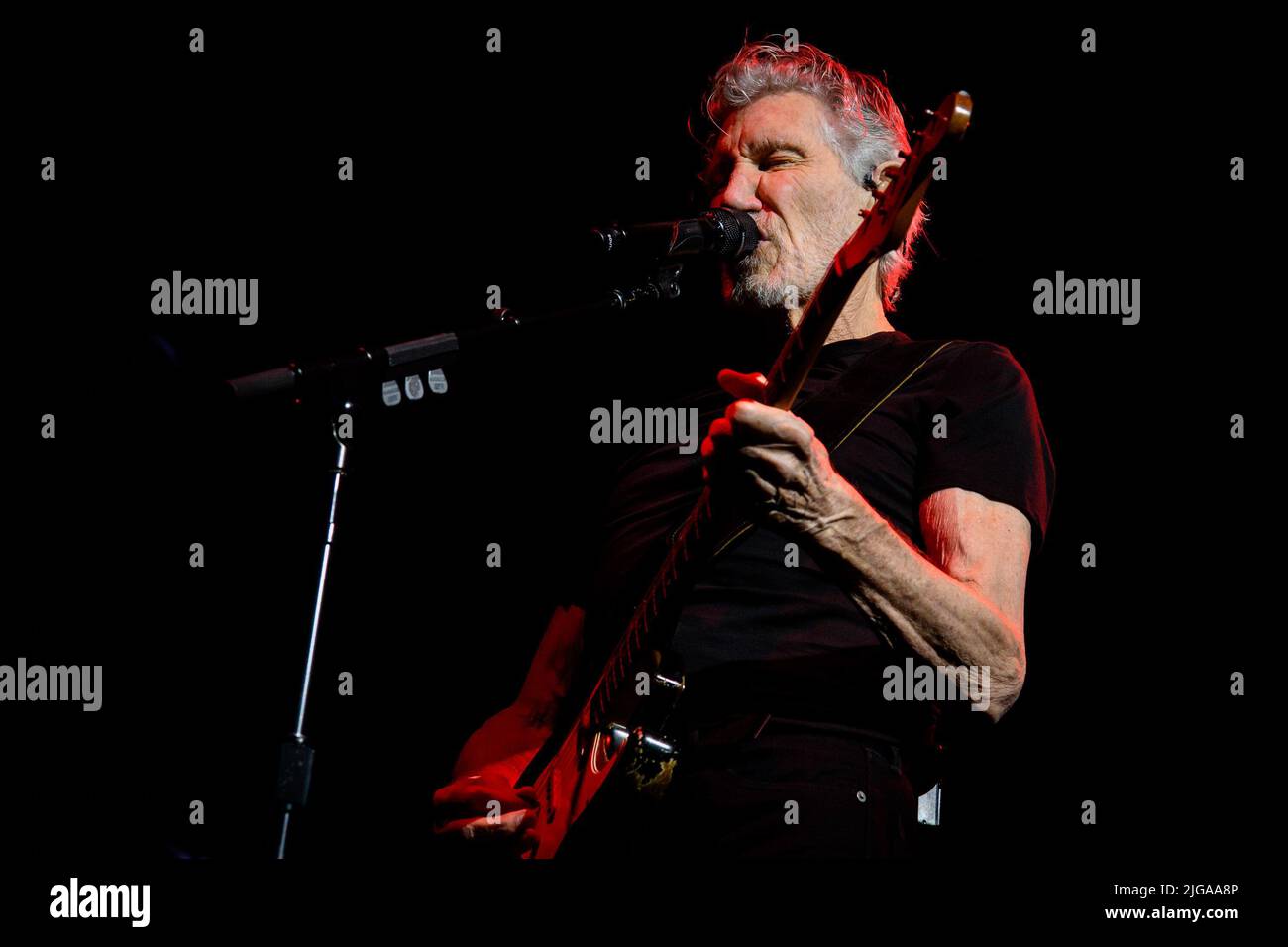 Toronto, Kanada. 08.. Juli 2022. Roger Waters, ein englischer Musiker, Singer-Songwriter, Komponist und Mitbegründer der progressiven Rockband Pink Floyd, tritt bei einer ausverkauften Show in der Scotiabank Arena in Toronto auf. (Foto von Angel Marchini/SOPA Images/Sipa USA) Quelle: SIPA USA/Alamy Live News Stockfoto