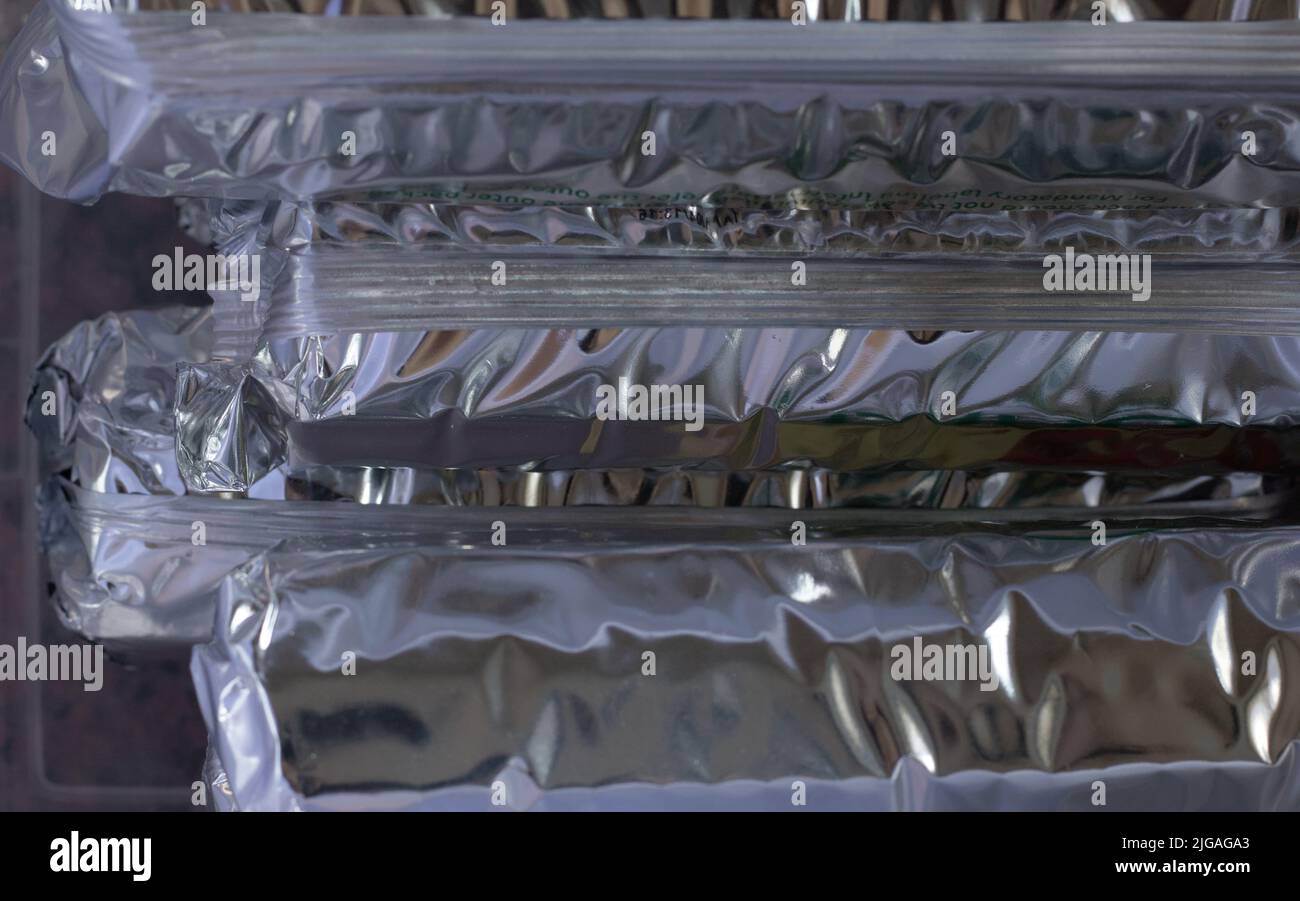 Kekse in brandloser, luftdichter Silberverpackung Stockfoto