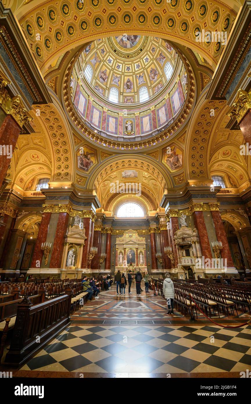 Budapest, Ungarn. Innenraum des Doms der St.-Stephans-Basilika Stockfoto