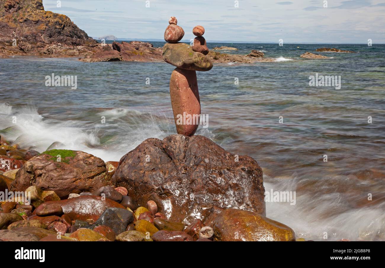 Steinstapeleuropameisterschaft Tag 1. 9.. Juli 2022. Eye Cave Beach, Dunbar, East Lothian. Kredit: Arch White/alamy Live Nachrichten Stockfoto