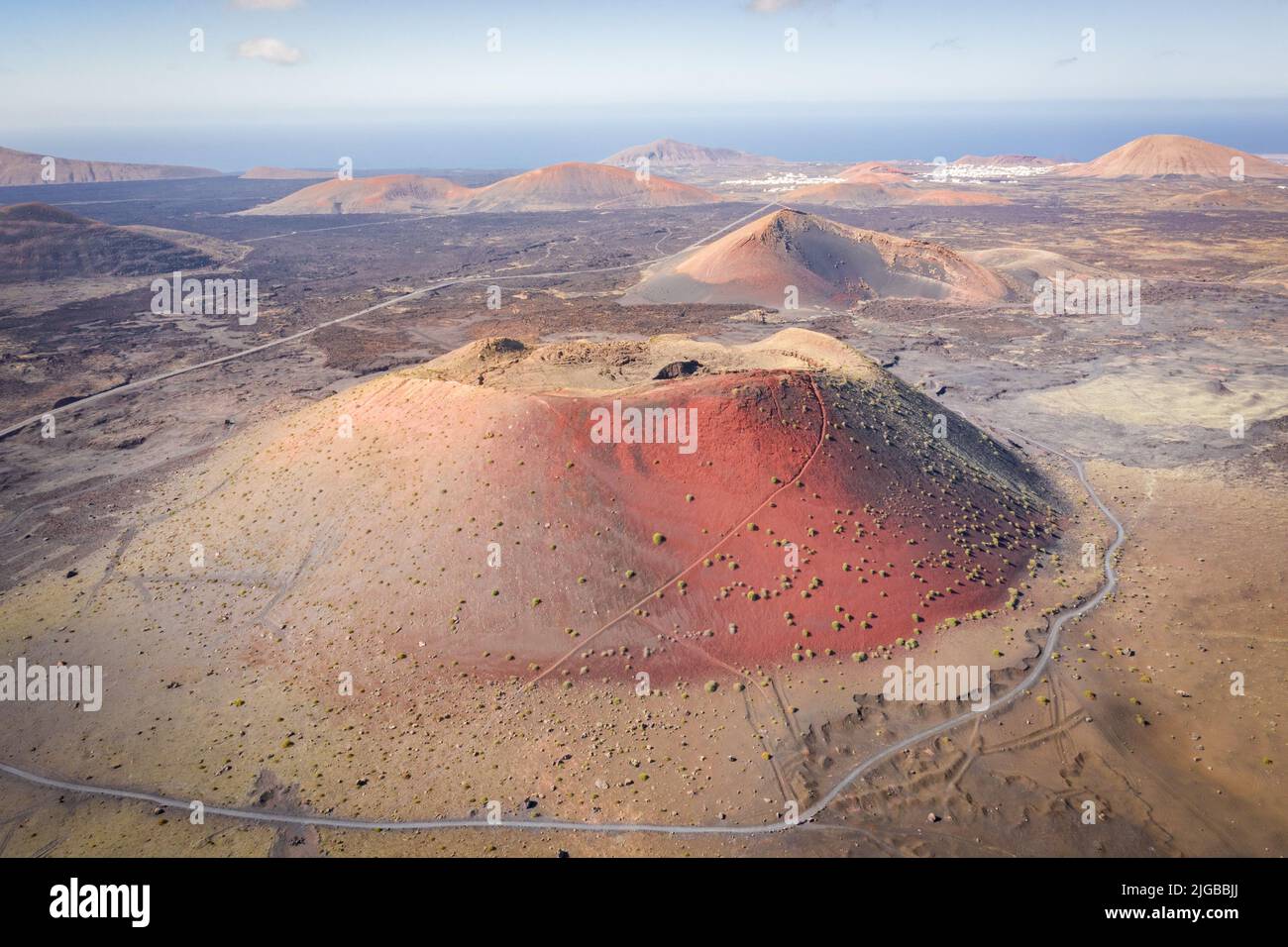 Luftaufnahme des roten Vulkans Montaña Colorada Stockfoto
