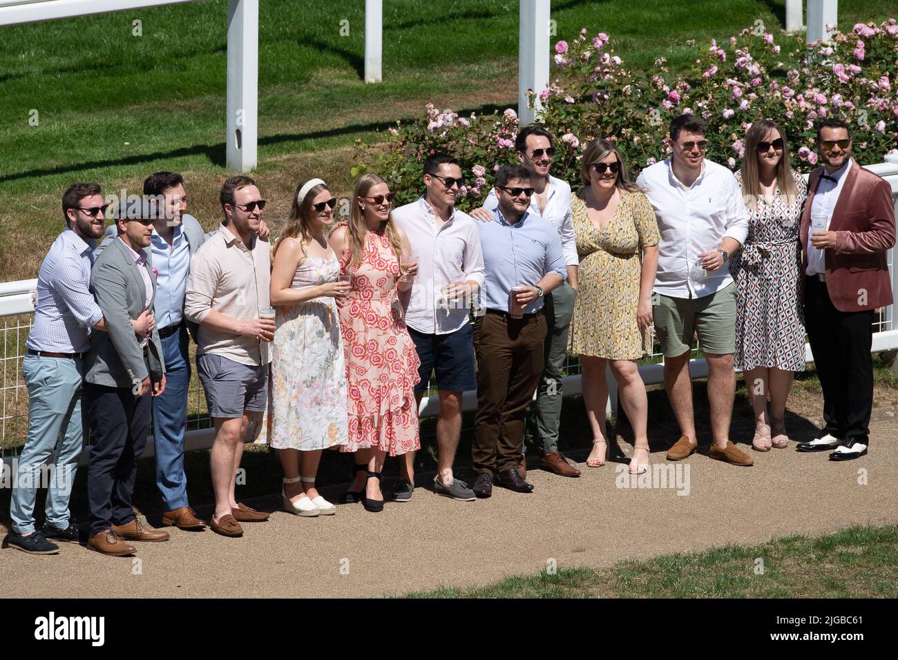 Ascot, Bergen, Großbritannien. 9.. Juli 2022. Heute war es ein heißer Tag bei Ascot Races für den Summer Mile Racing Weekend Family Raceday. Die Temperaturen erreichten 27 Grad und ab Montag nächster Woche gibt es für den Südosten Englands eine Hitzewarnung der Stufe 3, wenn eine Hitzewelle einsetzt. Quelle: Maureen McLean/Alamy Live News Stockfoto