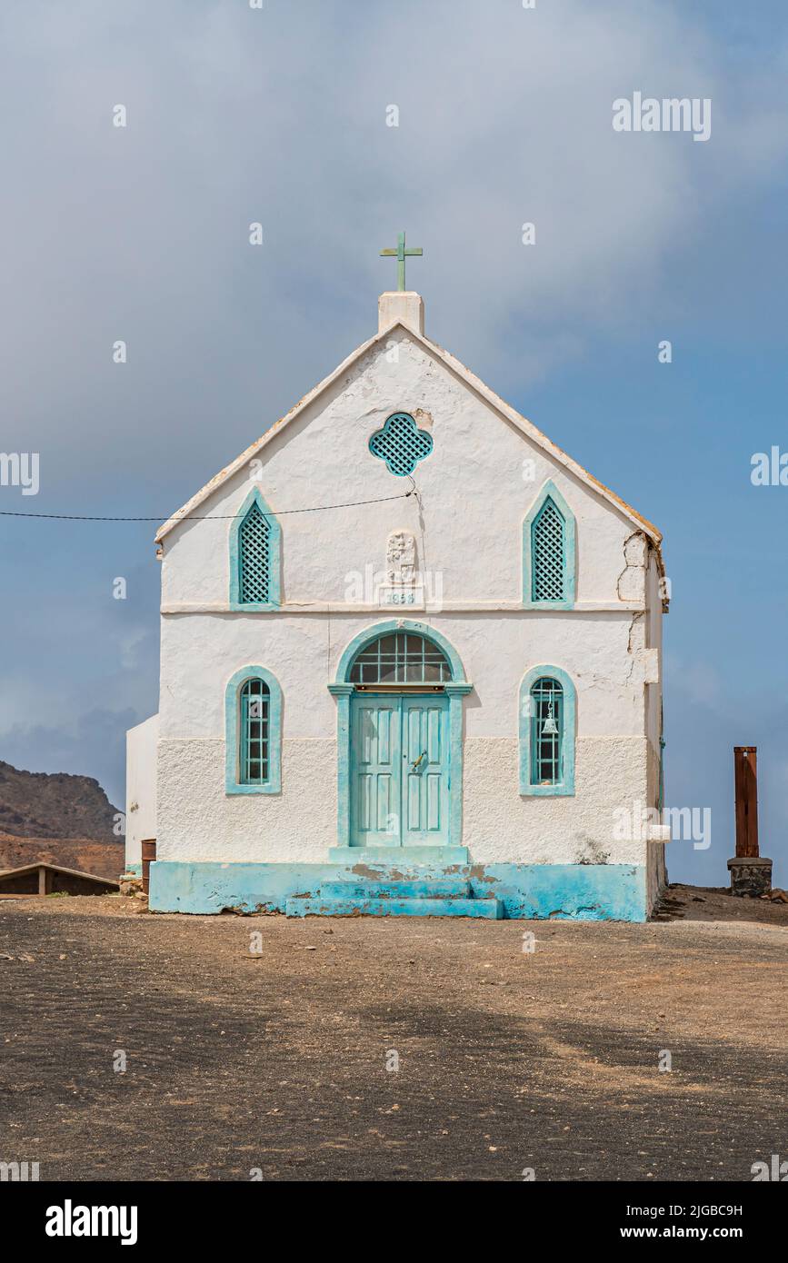 Kirche der alten Frau der Barmherzigkeit auf der Insel Sal, Pedra de Lume, Kap Verde, vertikal Stockfoto