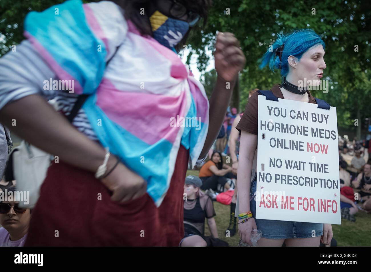 London, Großbritannien. 9.. Juli 2022. Hunderte von Trans+ Pride-Aktivisten kehren zum vierten Mal auf die Straße zurück, um gegen Transphobie und archaische Gesetze zu protestieren. Kredit: Guy Corbishley/Alamy Live Nachrichten Stockfoto