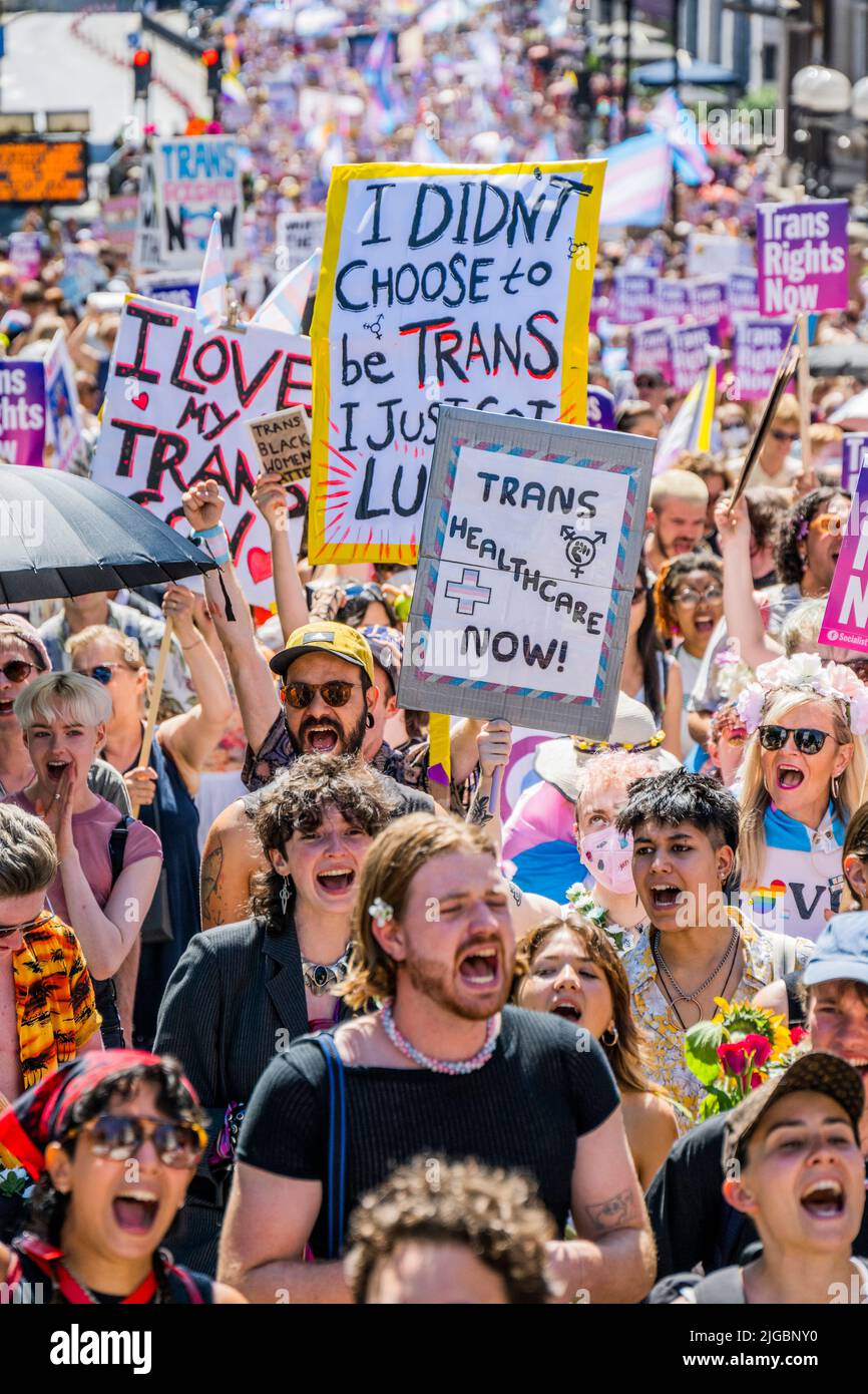 London, Großbritannien. 9.. Juli 2022. Ein Top-Beitrag von Trans Pride London im März unterstreicht die Notwendigkeit von Trans-Rechten und als Teil des Pride Month. Kredit: Guy Bell/Alamy Live Nachrichten Stockfoto