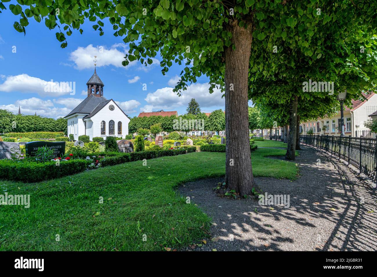 Kapelle im Zentrum des historischen Fischerdorfes Holm, Schleswig, Deutschland Stockfoto