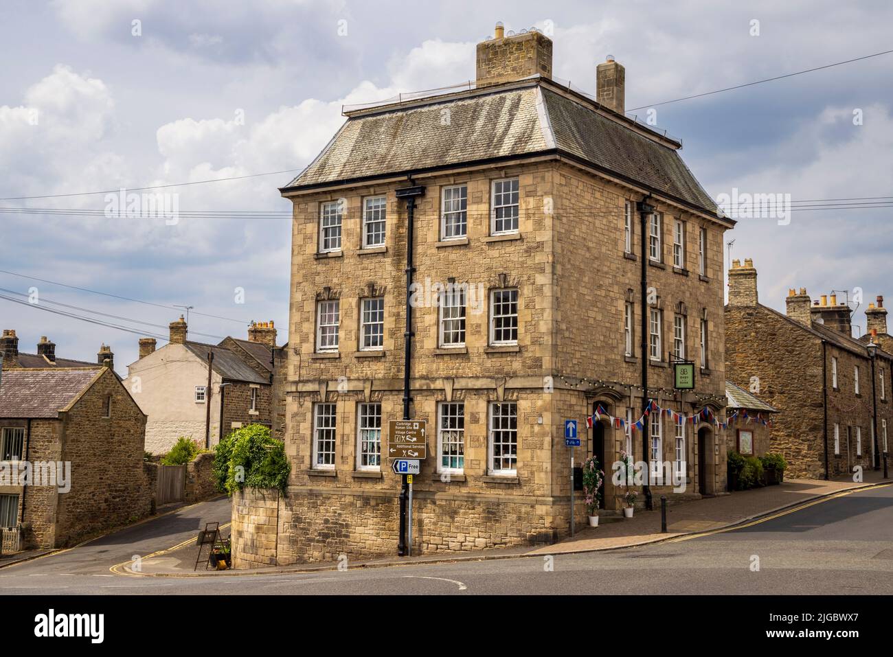 Die alte Bank an der Ecke von Middle Street und Main Street in Corbridge, Northumberland, England Stockfoto