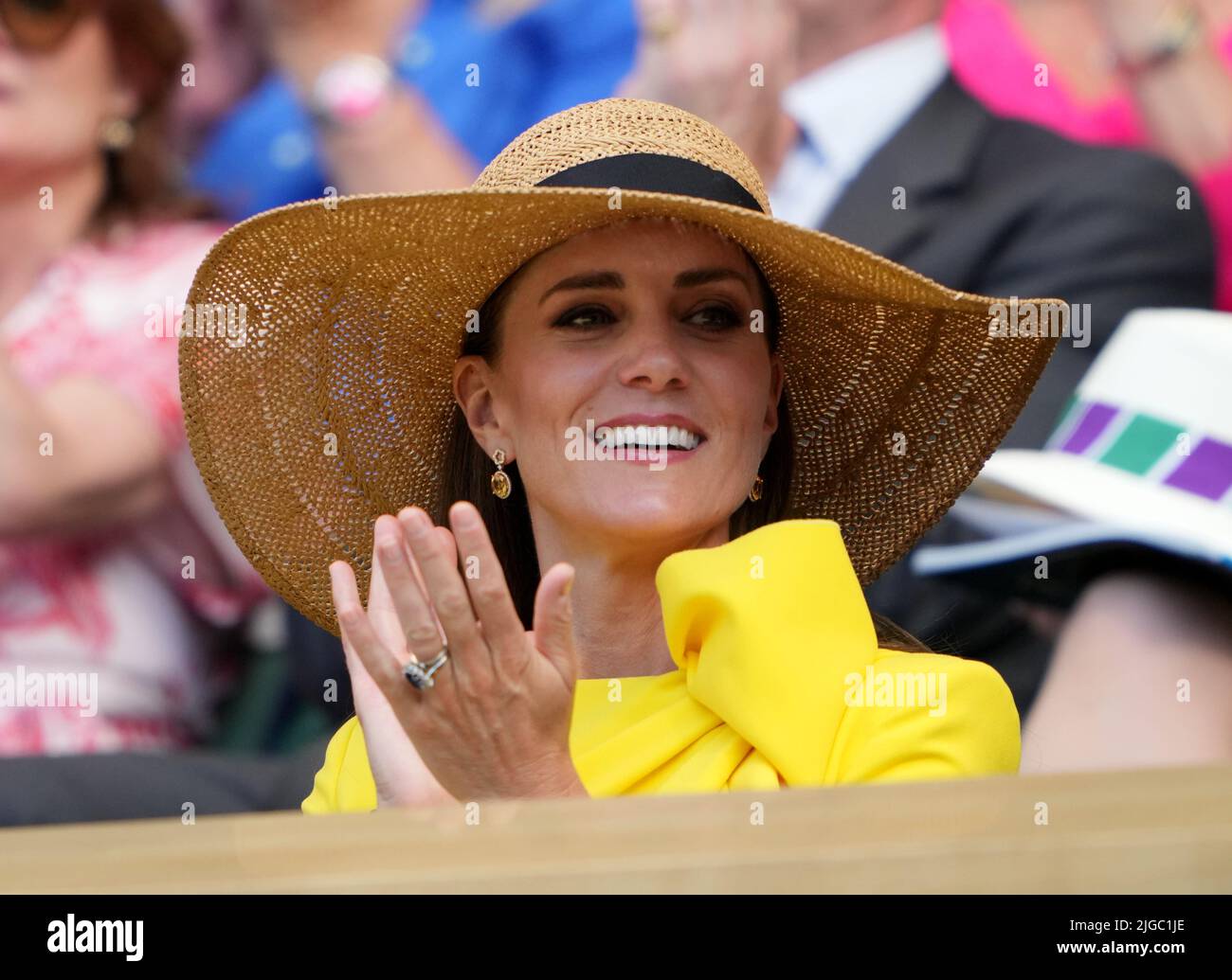 Die Herzogin von Cambridge in der Royal Box am 13. Tag der Wimbledon Championships 2022 beim All England Lawn Tennis and Croquet Club, Wimbledon. Bilddatum: Samstag, 9. Juli 2022. Stockfoto