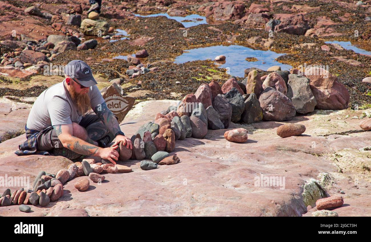 Steinstapeleuropameisterschaft Tag 1. 9.. Juli 2022. Eye Cave Beach, Dunbar, East Lothian, artiistischer Wettbewerb. Urheber: Arron Tierney. Kredit: Arch White/alamy Live Nachrichten Stockfoto