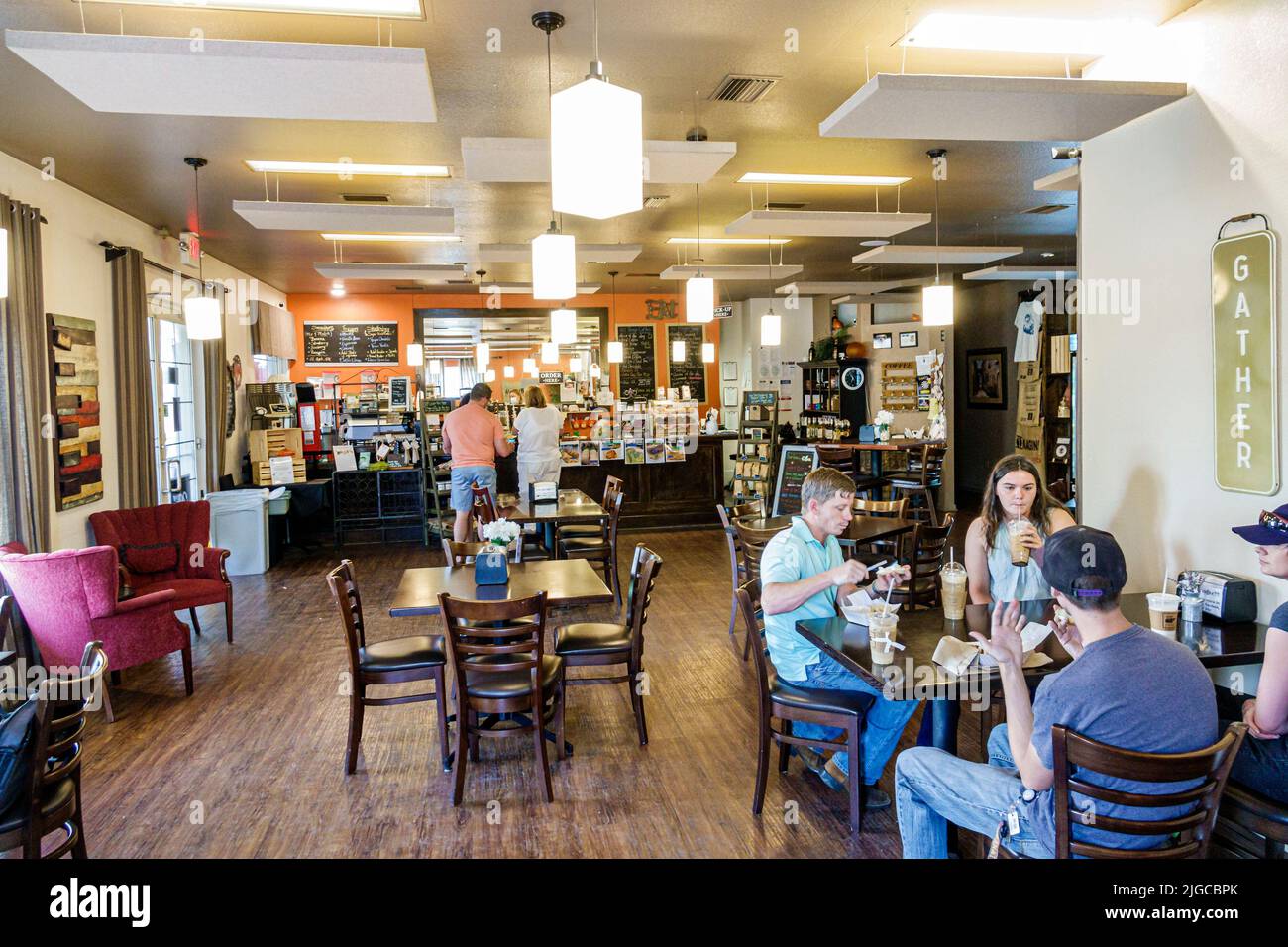 Punta Gorda Florida, Historic District Los Dos Cristianos Coffee Shop, Innentheke Kundentabellen Stockfoto