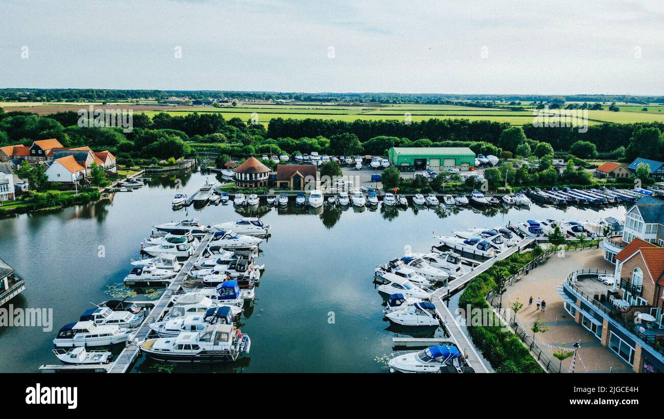 Eine Luftaufnahme eines Hafens Stockfoto
