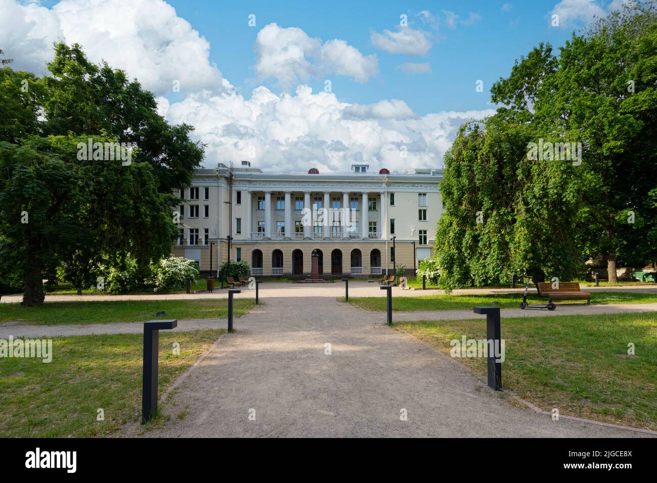 Tallinn, Estland. Juli 2022. Blick auf das Gebäude des Russischen Kulturzentrums im Stadtzentrum Stockfoto