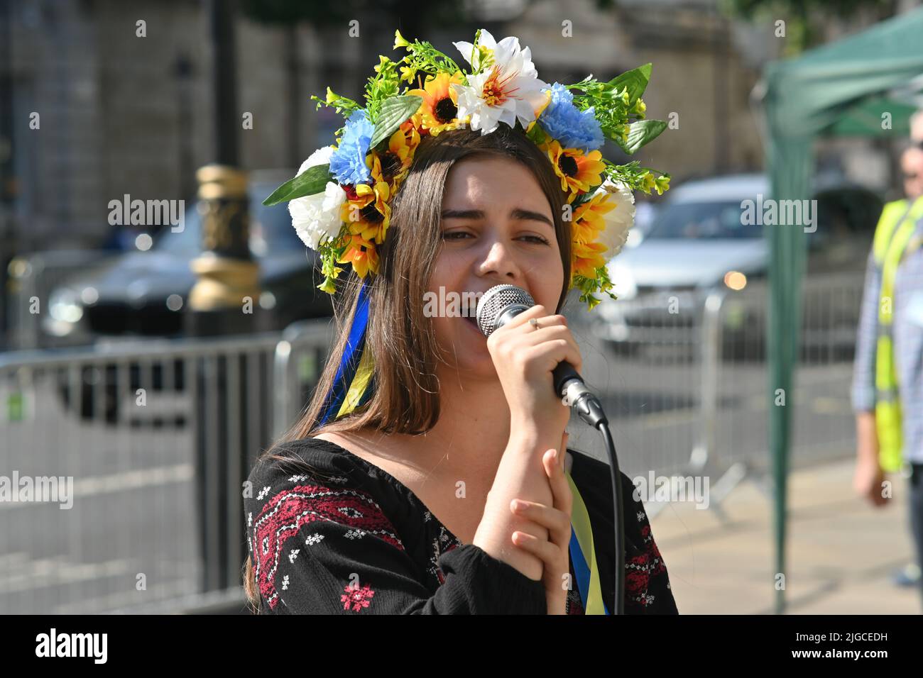 London, Großbritannien. 09.. Juli 2022. Unterstützen Sie die Ukraine jetzt: „Alle zusammen werden wir gewinnen“ gegen die russische Aggression, die russische IS-Terroristen singt, London, Großbritannien. - Downing Street, London, Vereinigtes Königreich. - 9. Juli 2022. Quelle: Siehe Li/Picture Capital/Alamy Live News Stockfoto