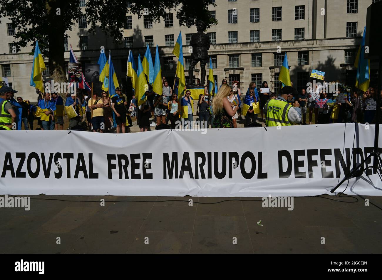 London, Großbritannien. 09.. Juli 2022. Unterstützen Sie die Ukraine jetzt: „Alle zusammen werden wir gewinnen“ gegen die russische Aggression, die russische IS-Terroristen singt, London, Großbritannien. - Downing Street, London, Vereinigtes Königreich. - 9. Juli 2022. Quelle: Siehe Li/Picture Capital/Alamy Live News Stockfoto