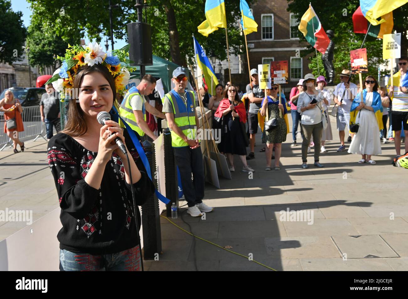 London, Großbritannien. 09.. Juli 2022. Unterstützen Sie die Ukraine jetzt: „Alle zusammen werden wir gewinnen“ gegen die russische Aggression, die russische IS-Terroristen singt, London, Großbritannien. - Downing Street, London, Vereinigtes Königreich. - 9. Juli 2022. Quelle: Siehe Li/Picture Capital/Alamy Live News Stockfoto
