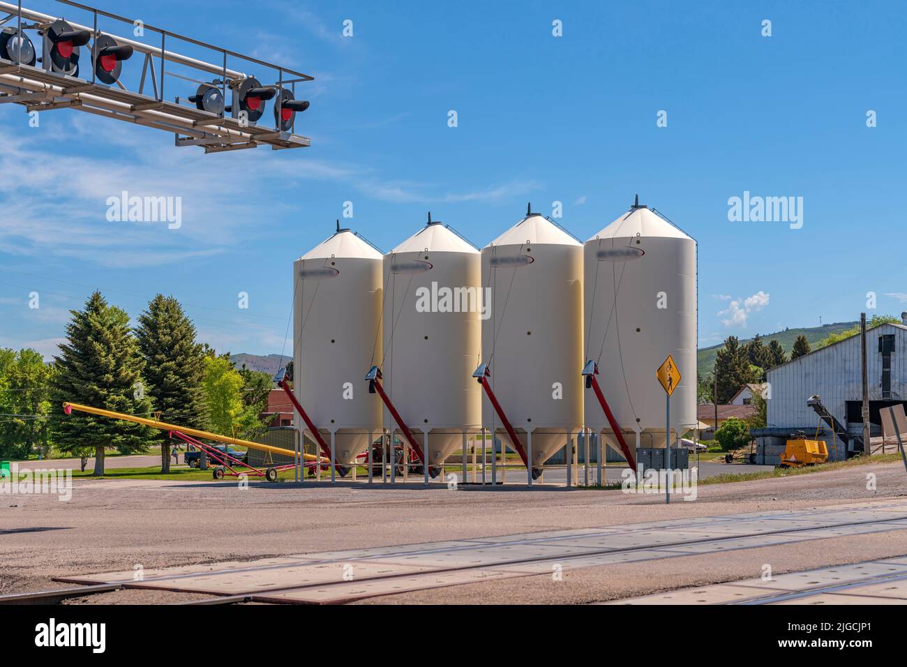 Getreidespender große Flaschen mit langen Armen in der Stadt Soda Springs Idaho. Stockfoto