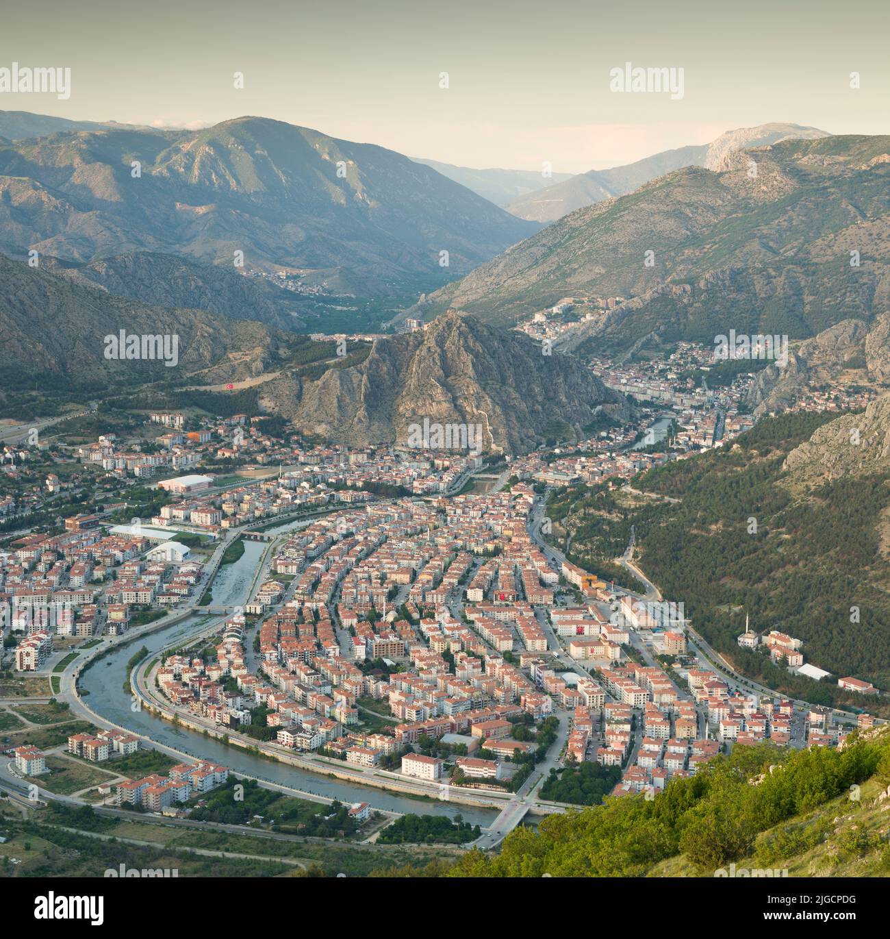 Draufsicht auf die historische und touristische Stadt Amasya. Sommer. Stockfoto